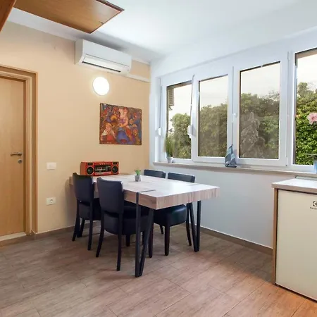 Apartmaji Pri Bosi Nogi Izola