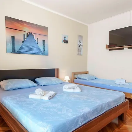 Apartmaji Pri Bosi Nogi * 伊佐拉