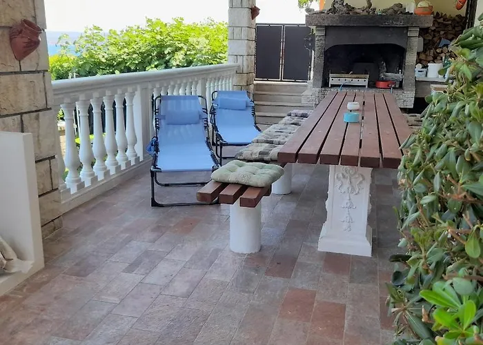 Apartmaji Pri Bosi Nogi דירה