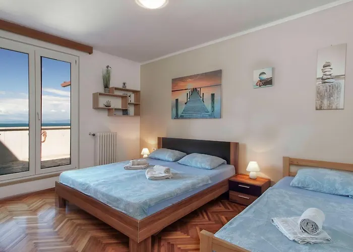 דירה Apartmaji Pri Bosi Nogi איזולה