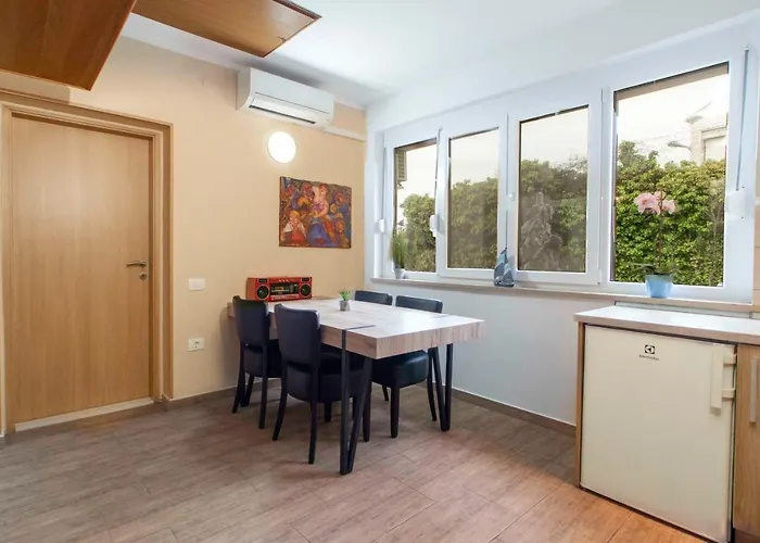 Apartmaji Pri Bosi Nogi איזולה