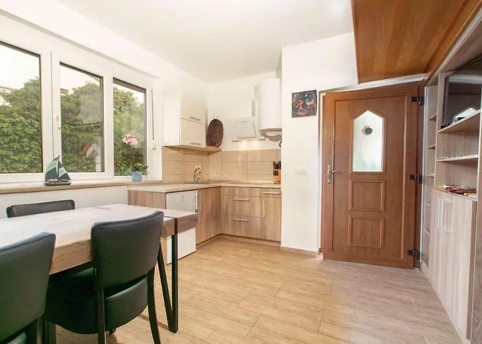 Apartmaji Pri Bosi Nogi * איזולה