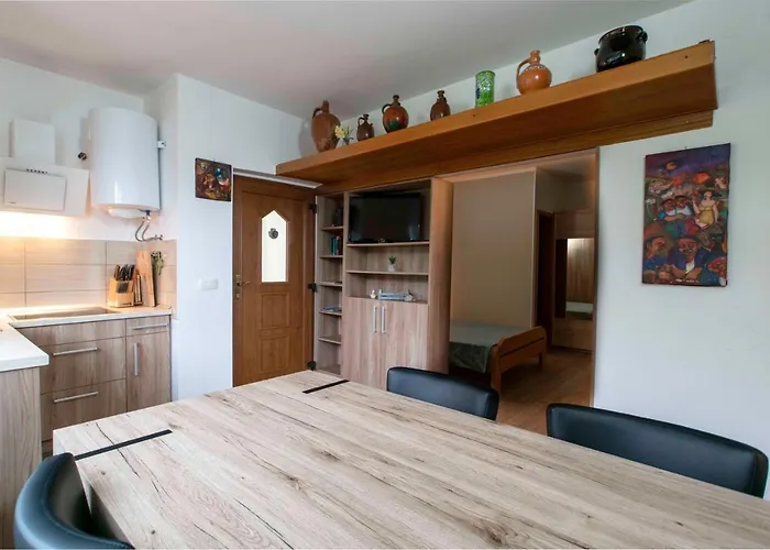 דירה Apartmaji Pri Bosi Nogi איזולה