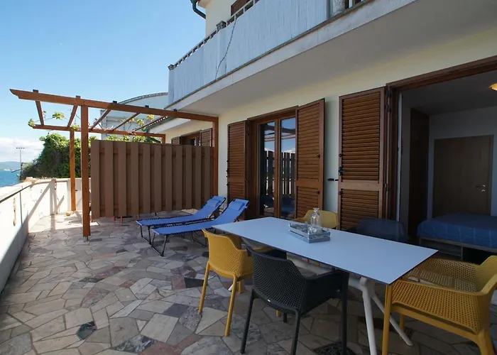 Apartmaji Pri Bosi Nogi דירה *