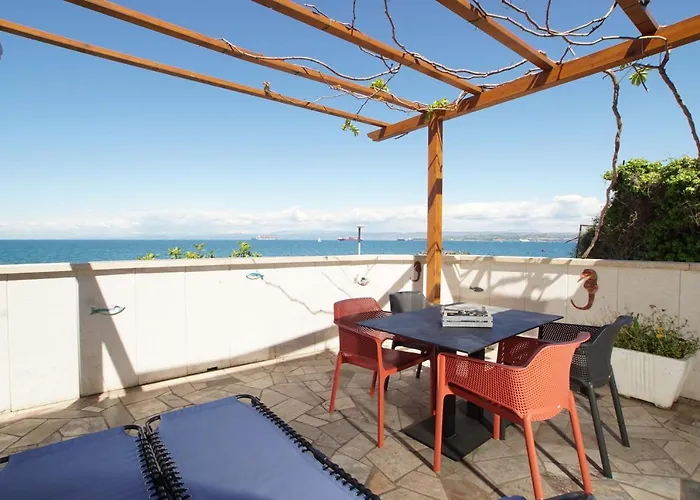 Apartmaji Pri Bosi Nogi דירה איזולה