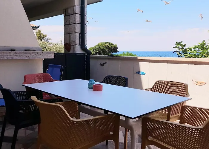 דירה Apartmaji Pri Bosi Nogi איזולה