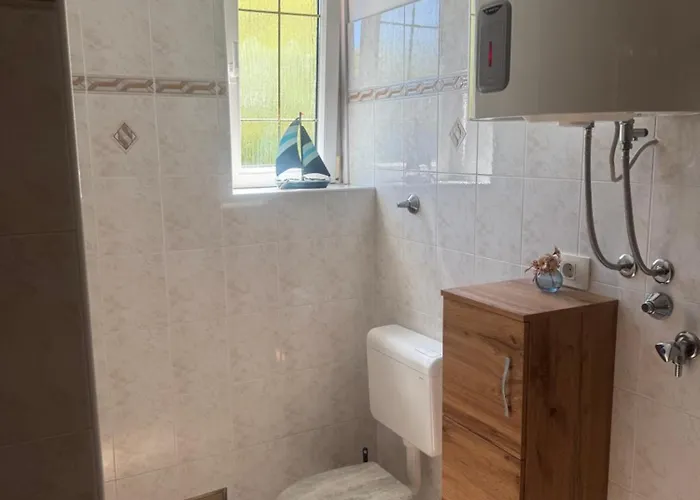 Apartmaji Pri Bosi Nogi דירה
