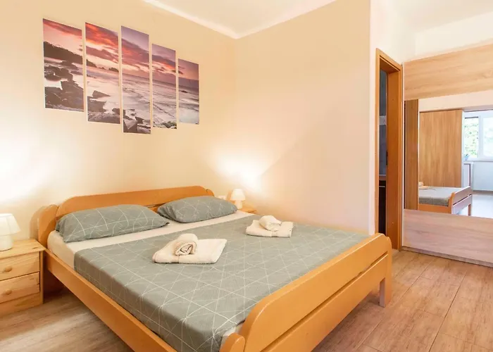 Apartmaji Pri Bosi Nogi דירה *